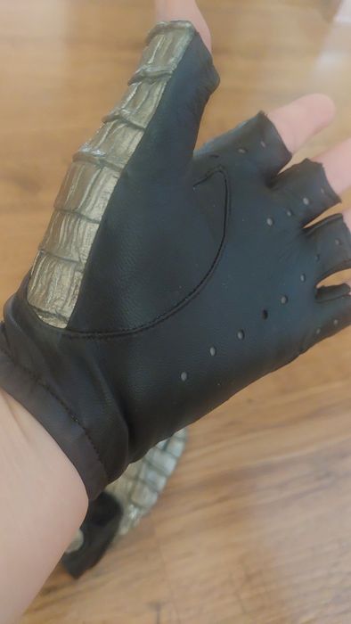 Кожаные перчатки- митенки.