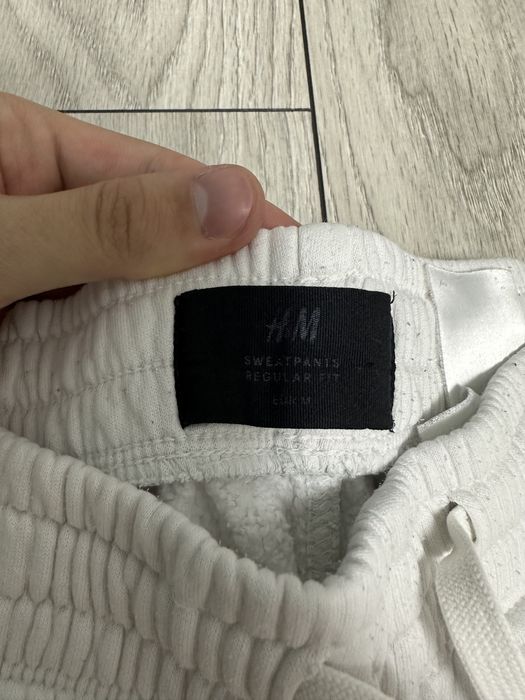 Pantaloni de trening albi - H&M -