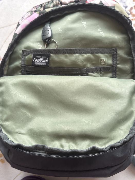 Ученическа раница CoolPack – 4 отделения, удобна, за момиче