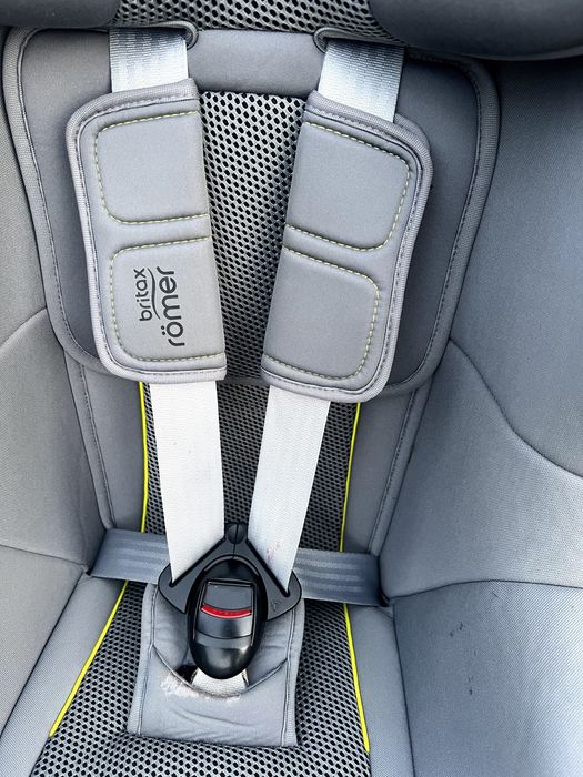 Детско столче за кола Britax Romer Dualfix M i-SIZE, (от 61 до 105 см)