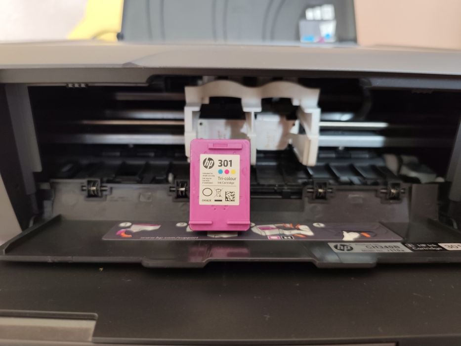 Принтер HP deskjet 1000