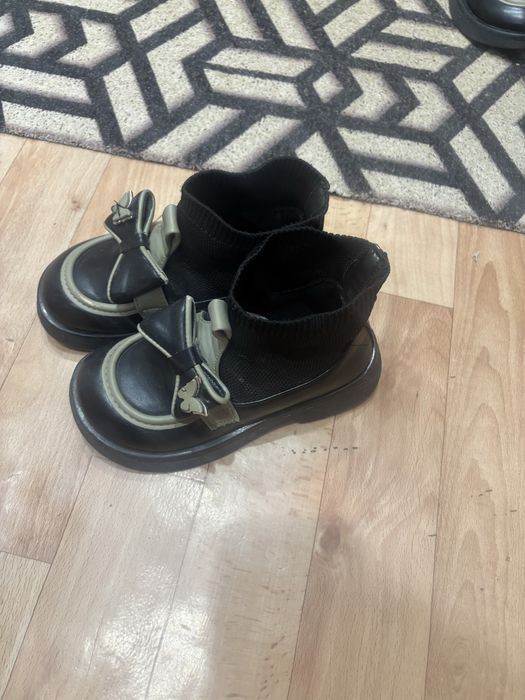 Продам детскую обувь