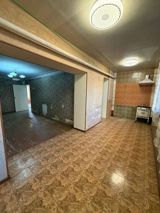 Продается 3 ком. Квартира на 2 этаже площадью 67 кв.м. По ул. Рудаки