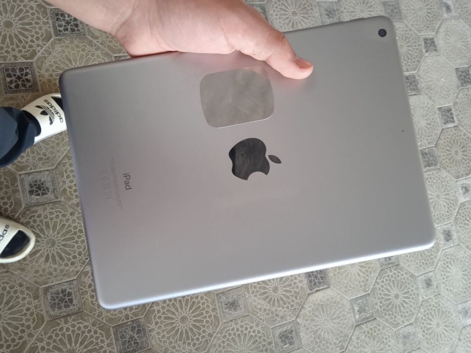 Ipad 6 ген.   Iphone apple