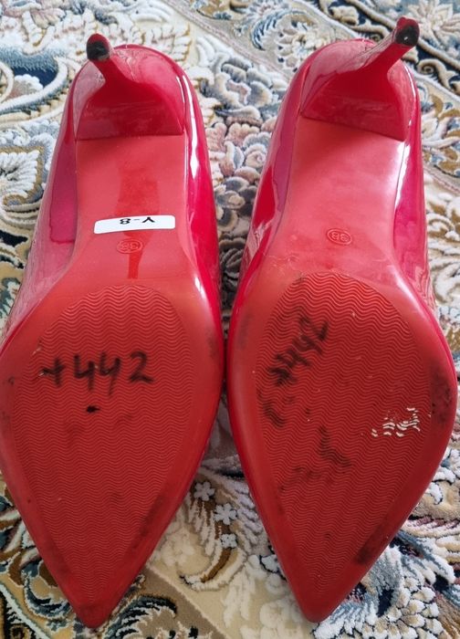 Красный обувь на вечер