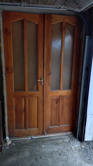 Продам деревянную дверь