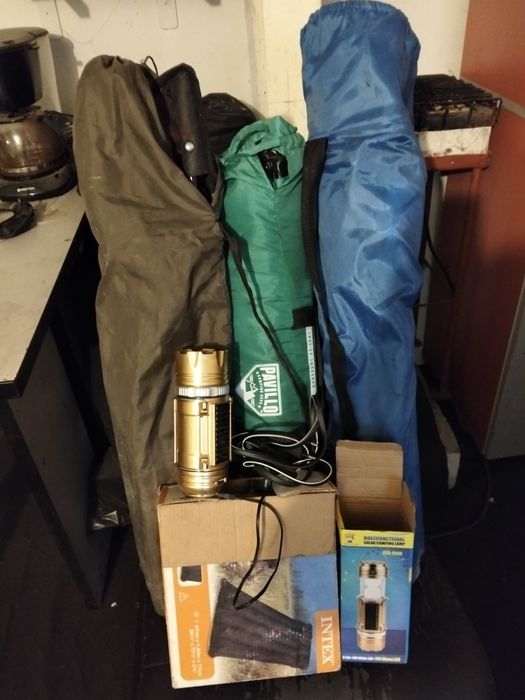 Vând cort, scaun pliabil, lampă