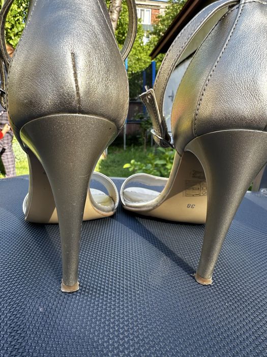 Sandale aurii de piele 38