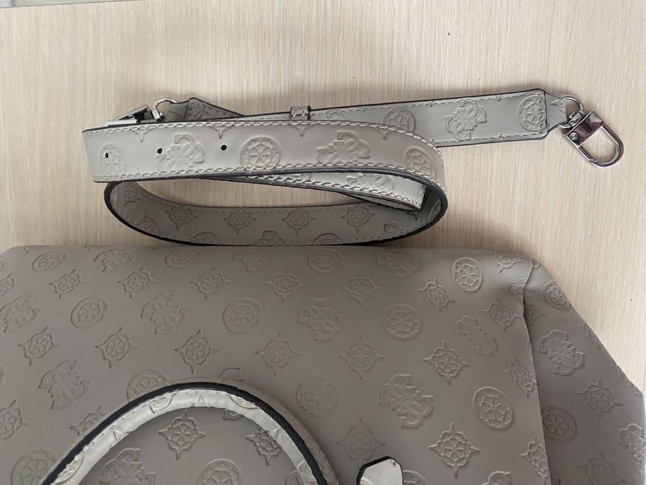 Оригинална Дамска чанта Guess