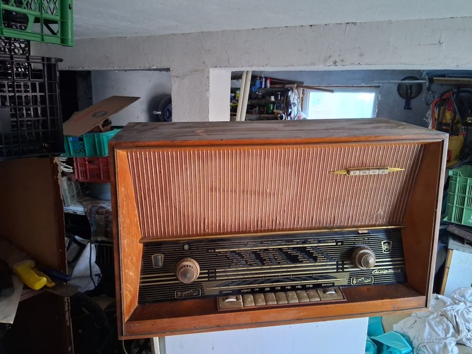 Продавам ретро радио симфония