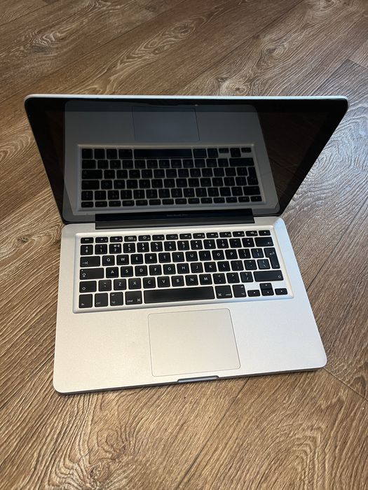 MacBook Pro 13“ (2011) + incarcator, husa