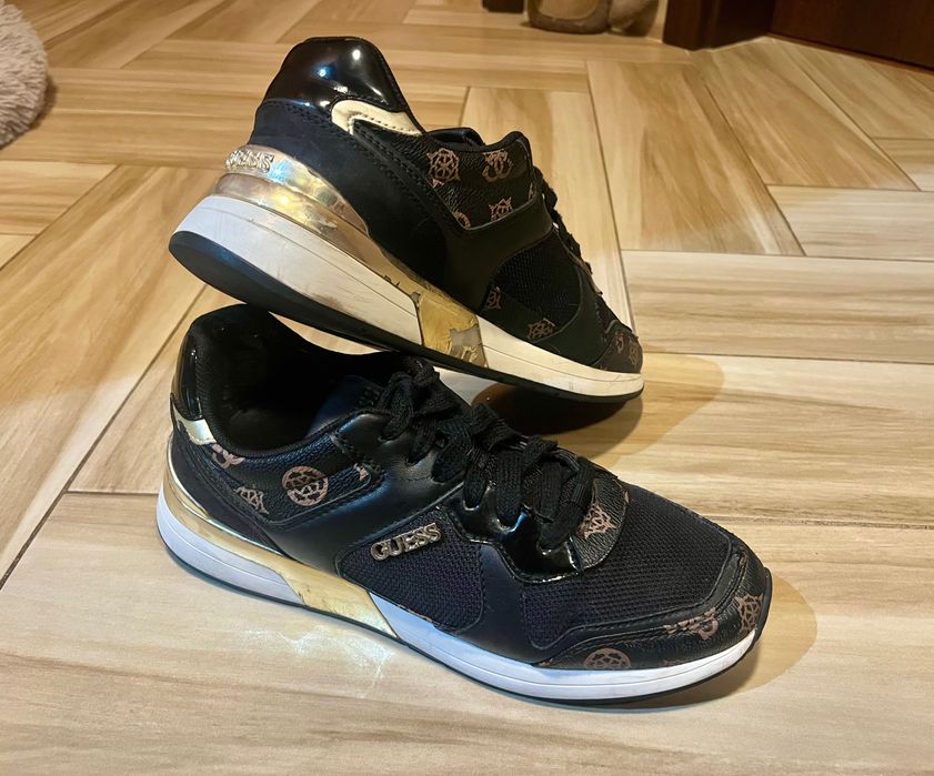 Маратонки/Сникърси Guess