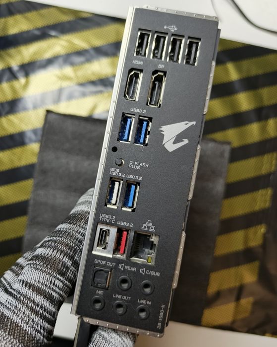 Мат платы AM4 B550M Aorus