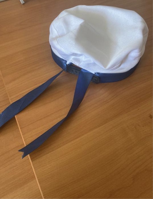 В морском стиле пилотка морячка, тельняшки