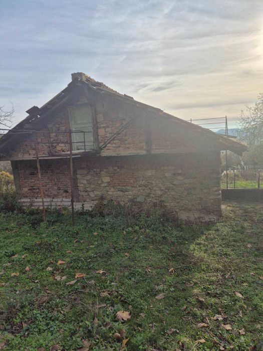 Вила в подножието на Стара планина област Карлово