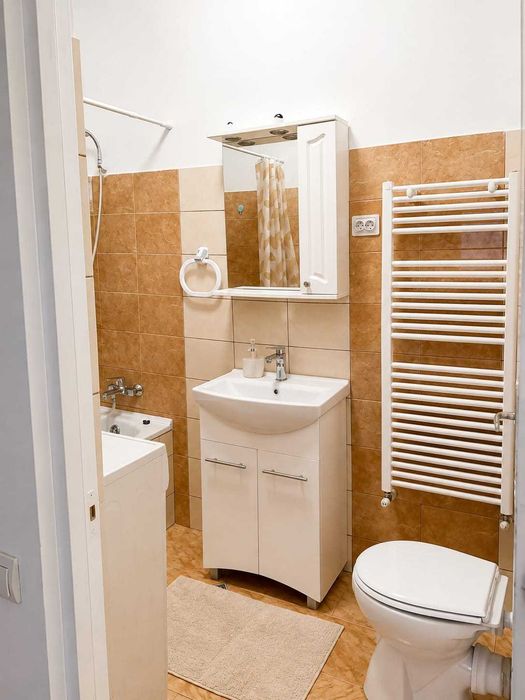 Închiriez apartament 2 camere, decomandat, parcare subterană in cartierul Zorilor, zona hotel Golden Tulip