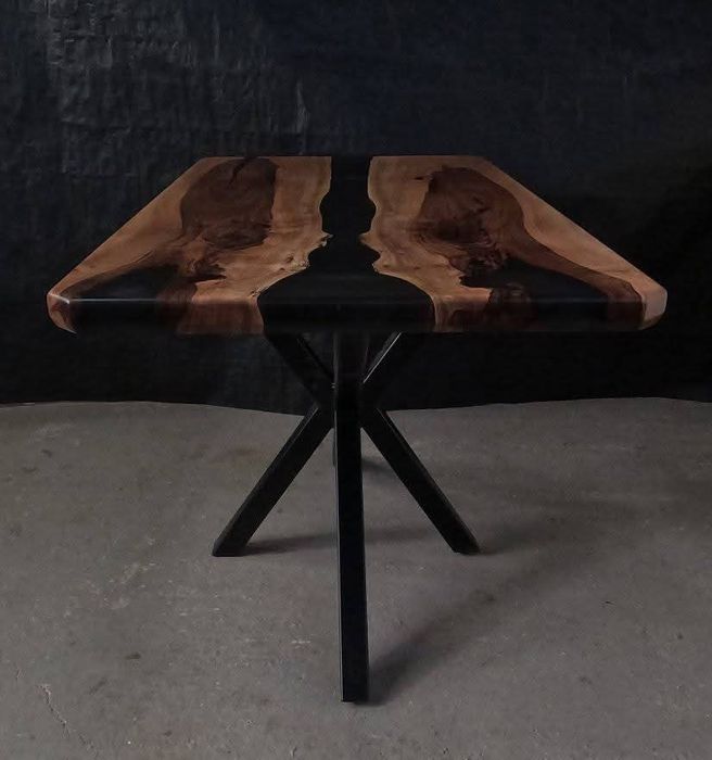 Дизайнерска орехова маса и епоксидна смола