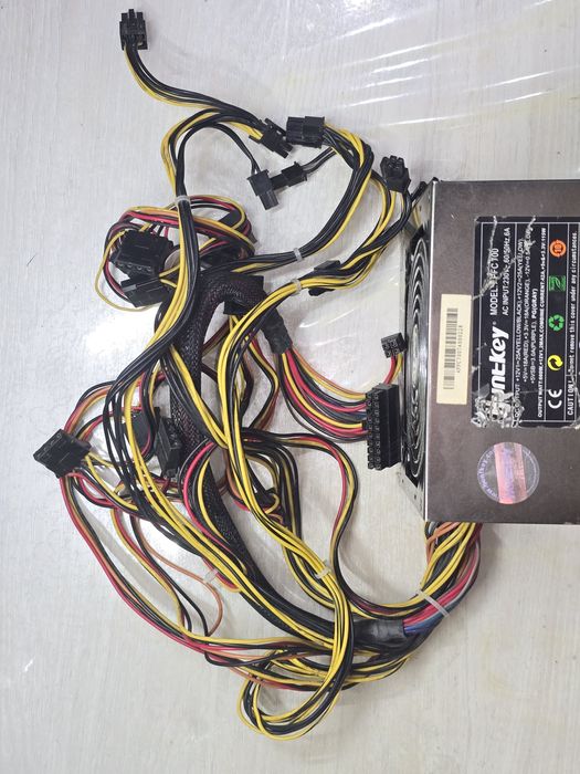 Блок питания 700 ват Huntkey