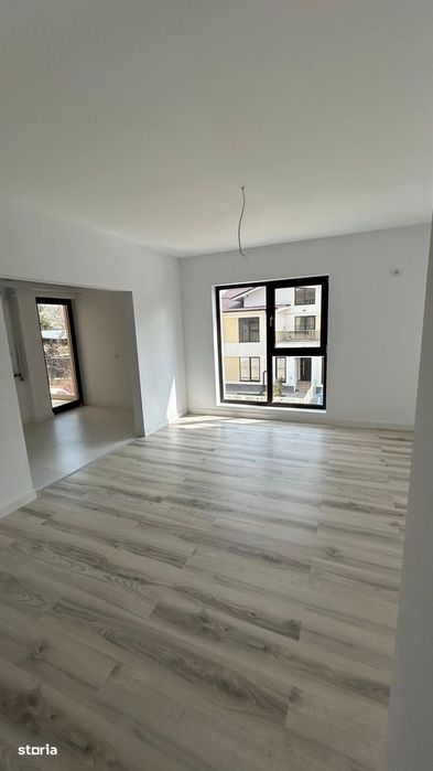 Apartament 3 camere, balcon, curte împrejmuită