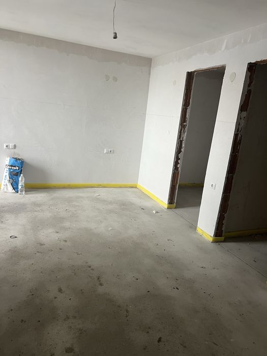 НОВА самостоятелна къща с двор