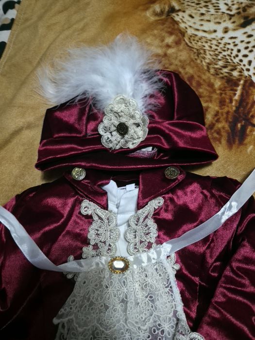 Vând costum De Print