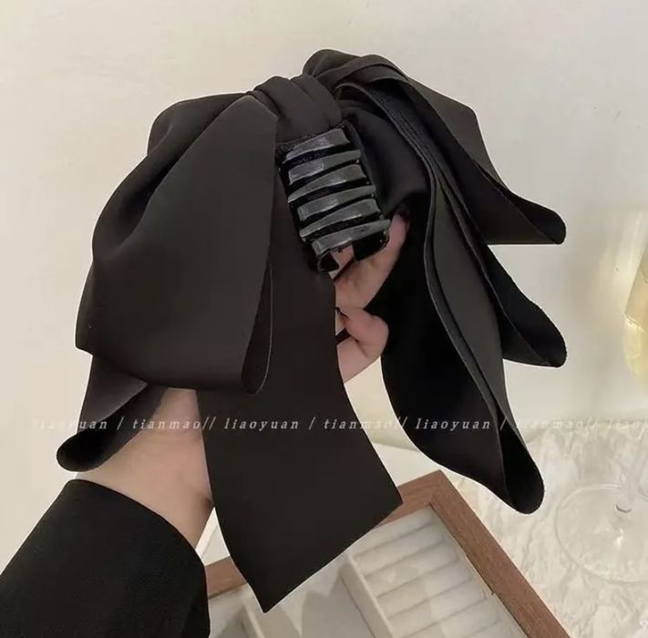 Обьемный крабик для волос в виде банта