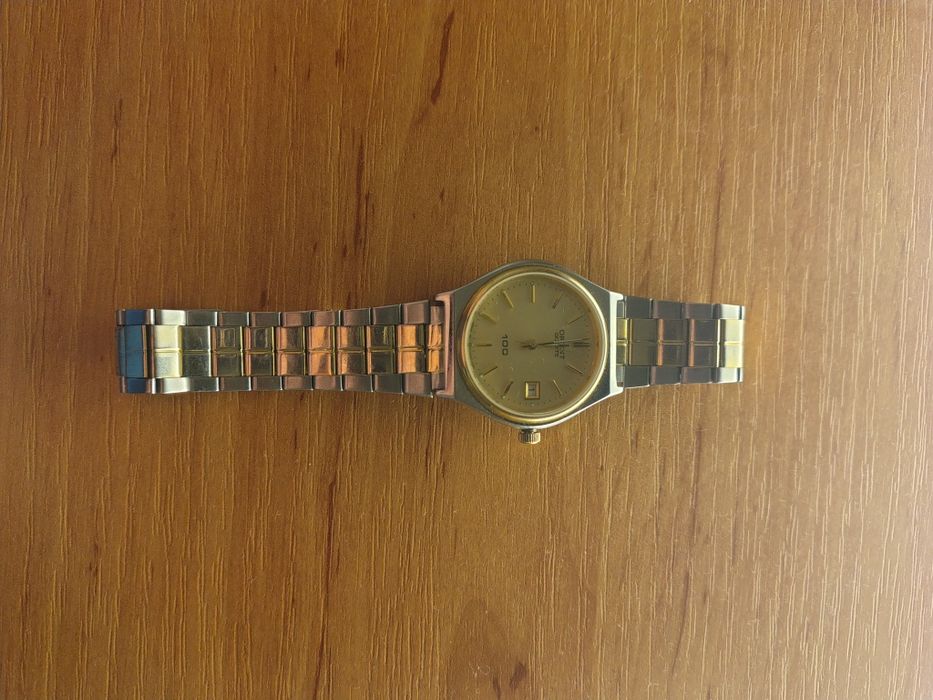 Продавам оригинален часовник Orient quartz 100