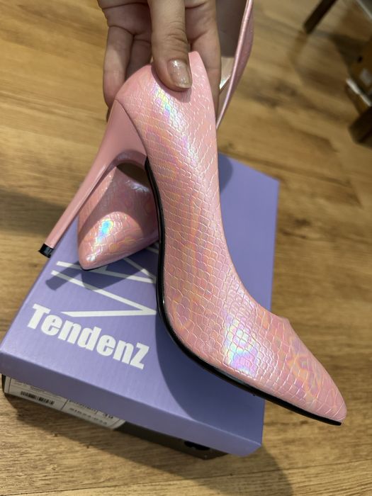 Дамски остри елегантни обувки с тънък ток в цвят розов хамелеон