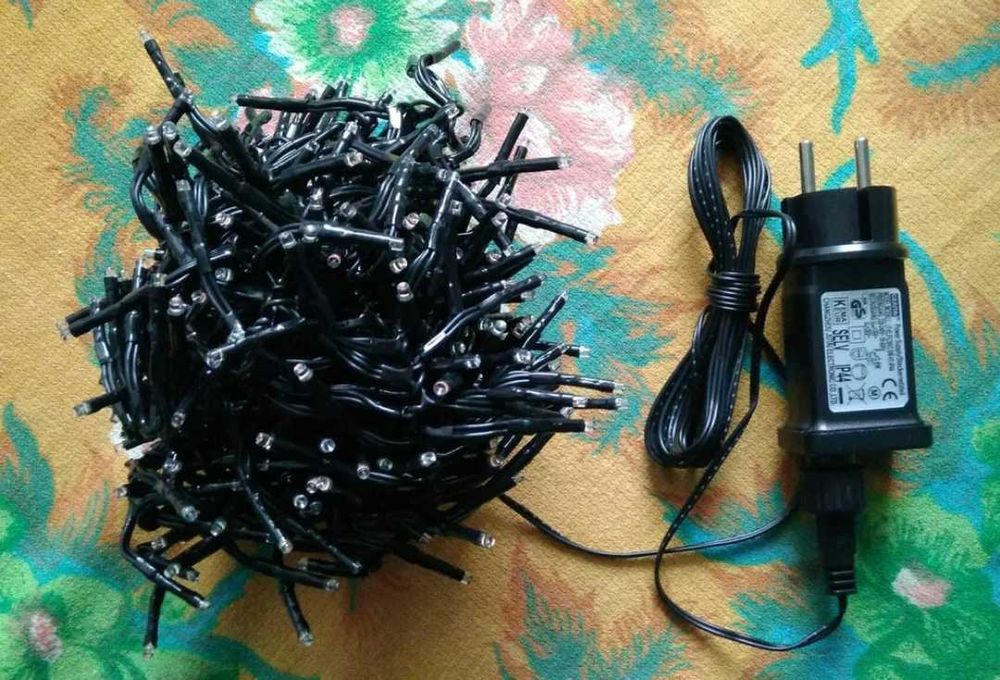 Коледна украса с 80, 180 или 384 броя LED лампички. IP44. Нови.