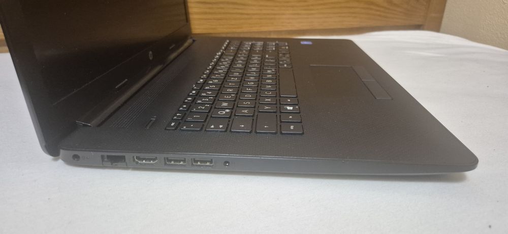 Vând Urgent Laptop HP Model: 17-by0110ng