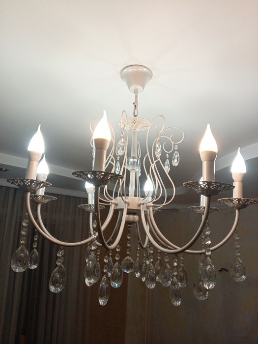 Продам хрустальную люстру.