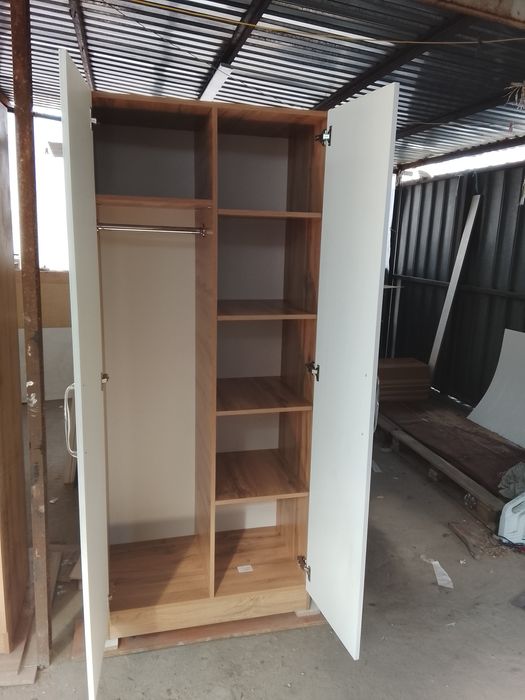 Плательный шкаф распашной