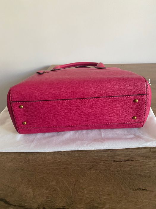 Geantă Nouă, Guess