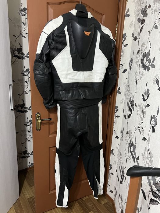 Мотокостюм на спортбайк