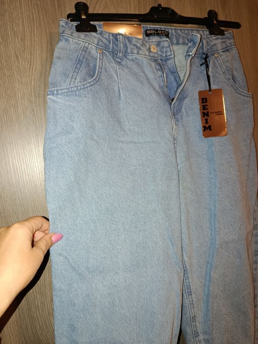 Blugi Trendyol cu etichetă