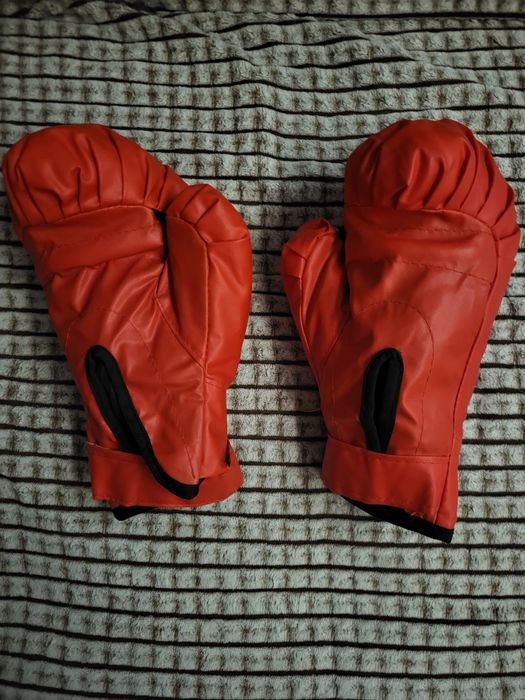 Продам красные боксёрские перчатки