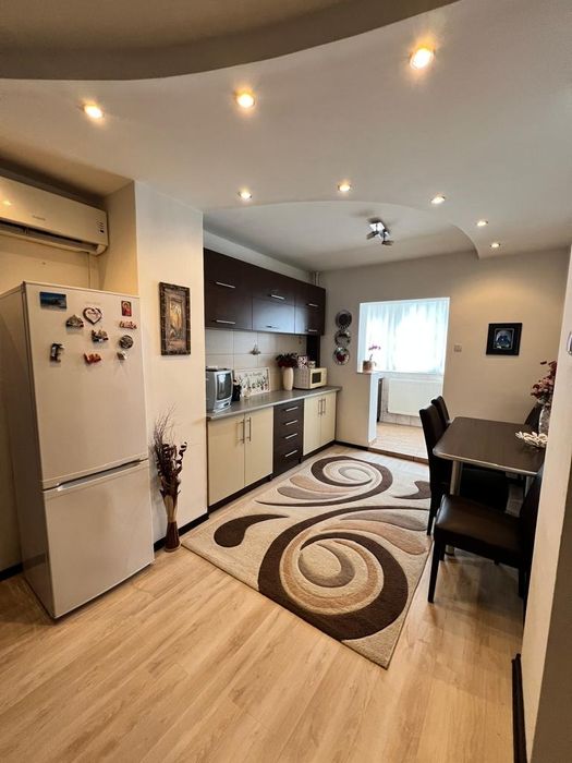 PF închiriez ap 3 camera et 1 zona Decebal,