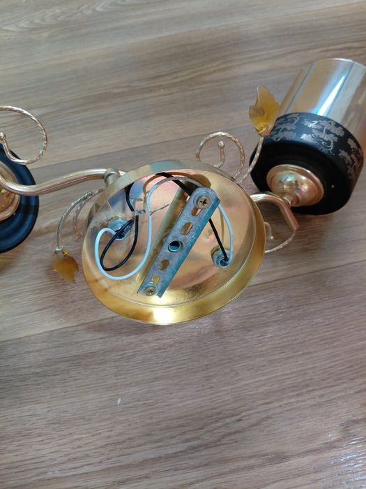 Продам люстру б/у