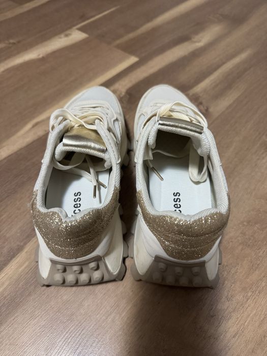 Дамски сникърси бежови