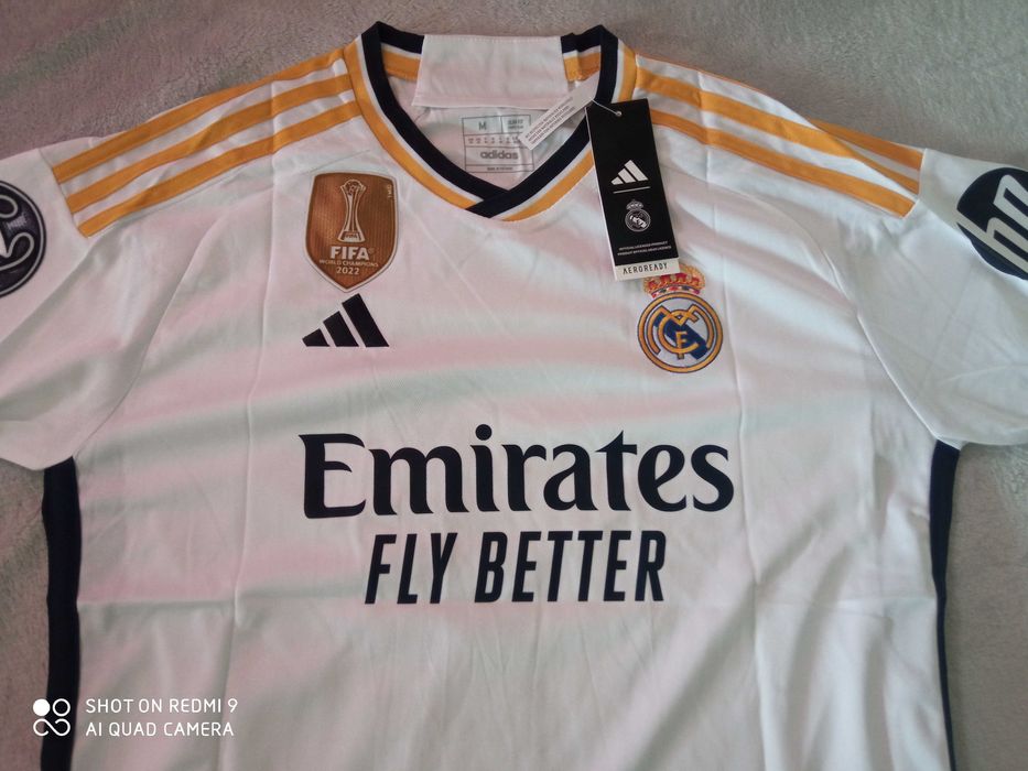 чисто нови тениски адидас .