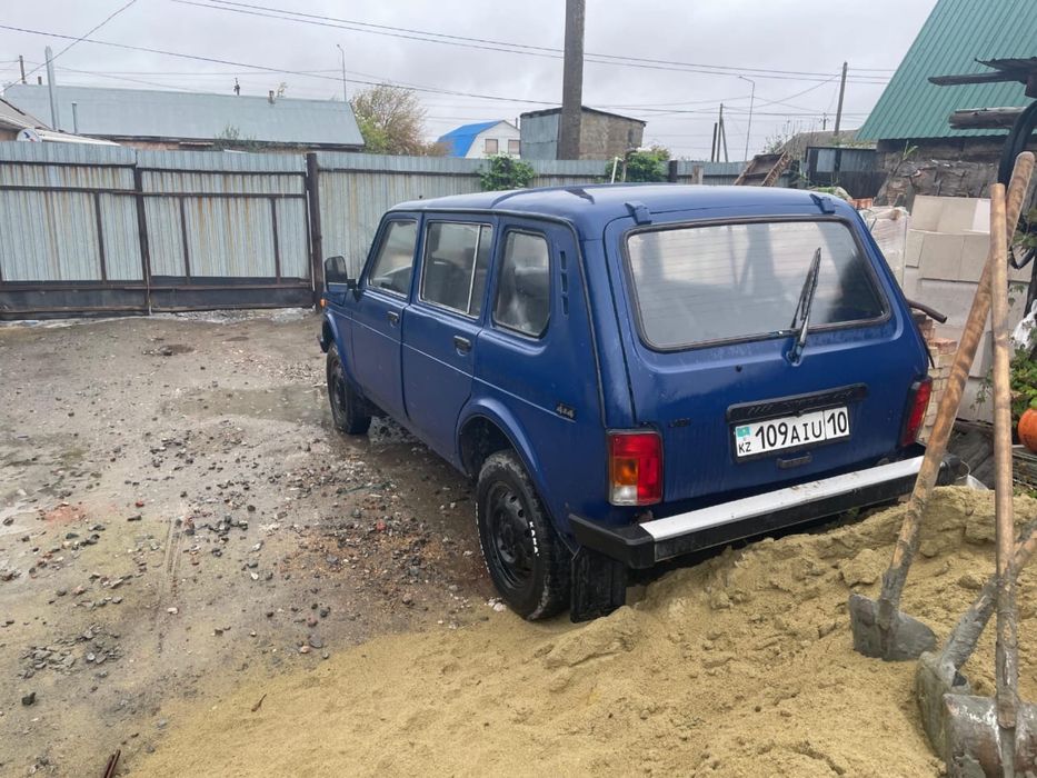 Автомобиль Lada Niva