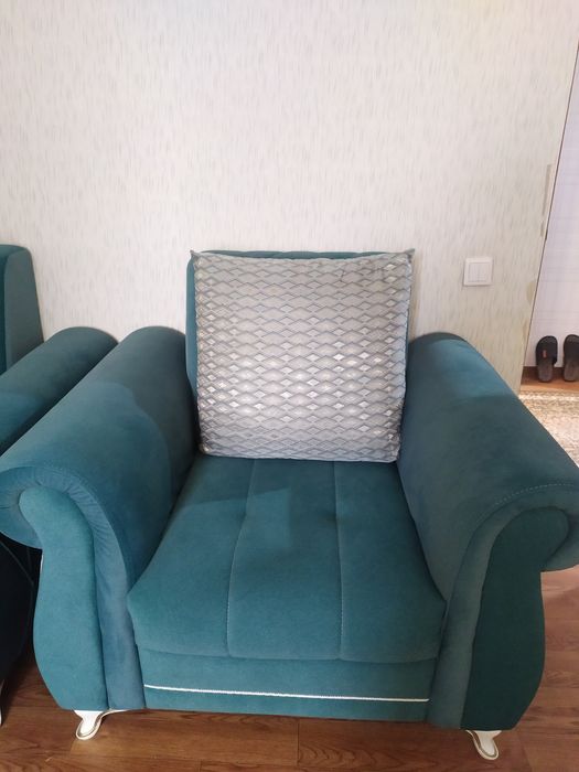2 кресла  100 тыс.  Б/у.