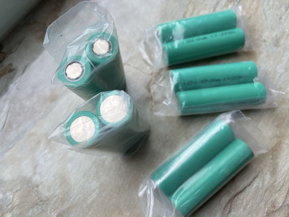 Аккумуляторы 3.7V 1500 mAh.