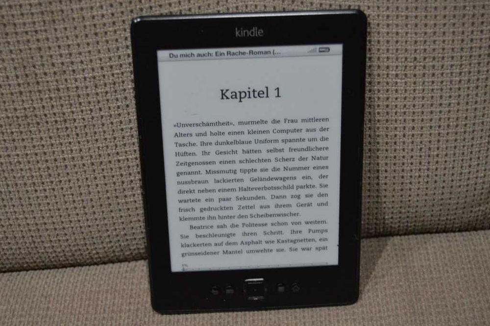 E-Reader Amazon Kindle 4 (Model D01100) – Ultra-Ușor și Ergonomic