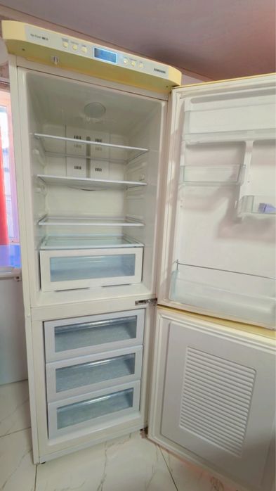 Холодильник Самсунг б/у в отличном состоянии