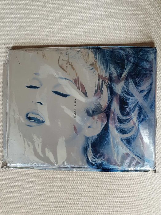 Carte “Sex” – Autor: Madonna si Steven Meisel – versiune italiana