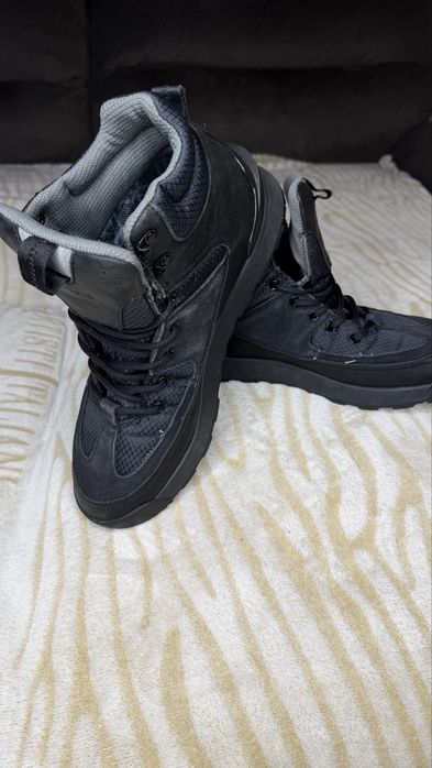 Продавам мъжки зимни обувки Gore-tex Lacoste