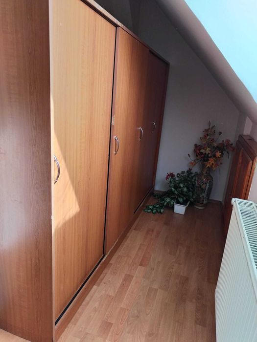 Inchiriez apartament la casa