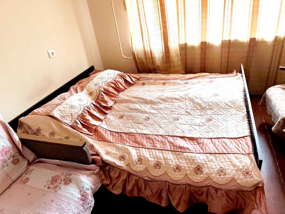 Продам из дома шкафы и кровати,каждую по 350 тс