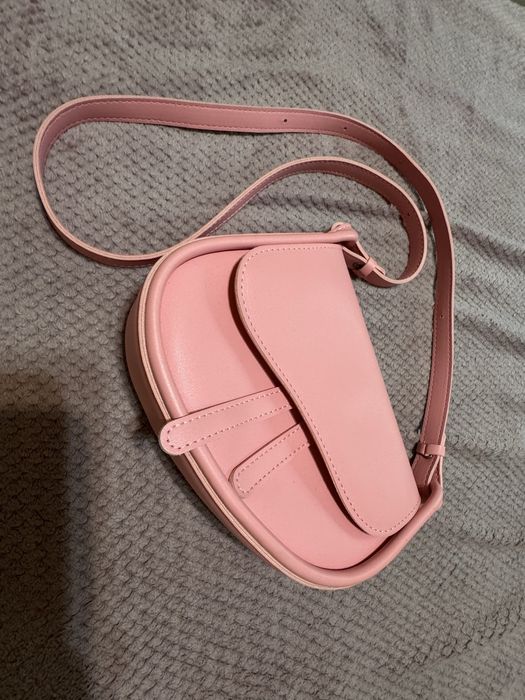 Маленькая розовая сумочка Барби